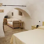 A Due Passi Dal