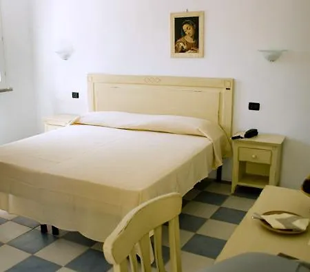 A Due Passi Dal Pizzo Hotel 3*